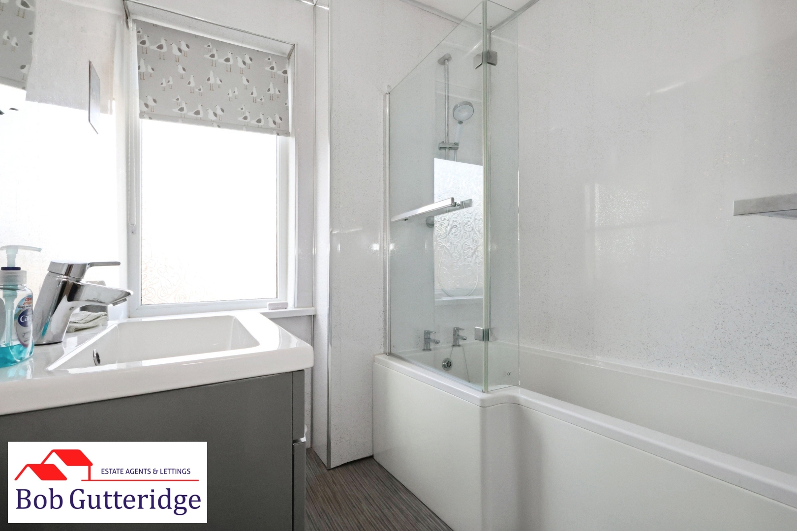 FIRST FLOOR BATHROOM